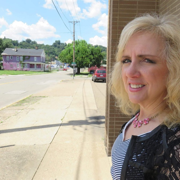 Meet your Posher, Francesca - Picture 2 of 3